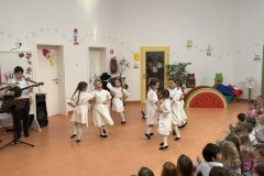 KUD-L-Jezek-u-vrticu-04-1024x768