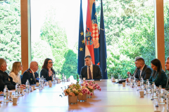 predsjednik-milanovi-primio-predstavnike-opine-mae-i-svih-udruga-koje-djeluju-na-podruju-opine_54439797267_o-scaled