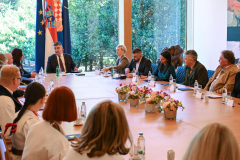 predsjednik-milanovi-primio-predstavnike-opine-mae-i-svih-udruga-koje-djeluju-na-podruju-opine_54440653506_o-scaled