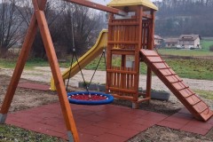 1-Toranj-s-krovom-ljestvama-toboganom-i-ljuljackom-gnijezdo