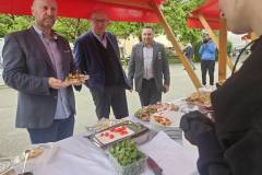 IMG-b52320437270ef6c7adf8db93c2cfc8a-V