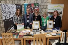 06f79940f87ab724816dbf7aab842963_XL